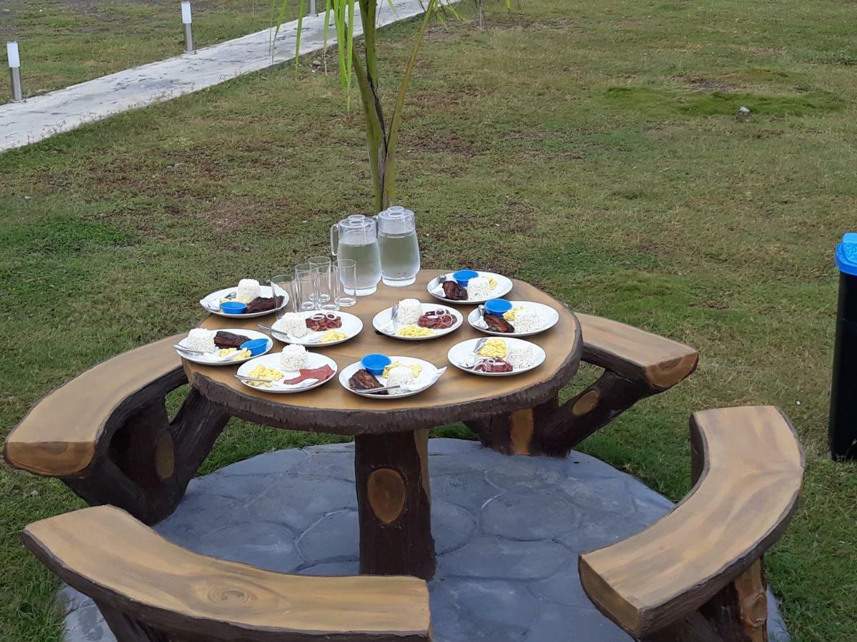 Lagoon Beach Resort Gitagun Kültér fotó